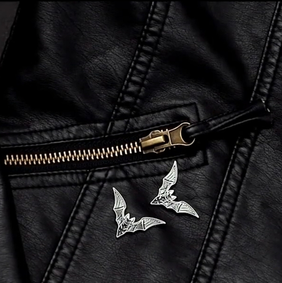 🦇Black Bat Enamel Pins, Lapel Pins, Pair of Cute Enamel Collar Pins - Picture 7 of 9